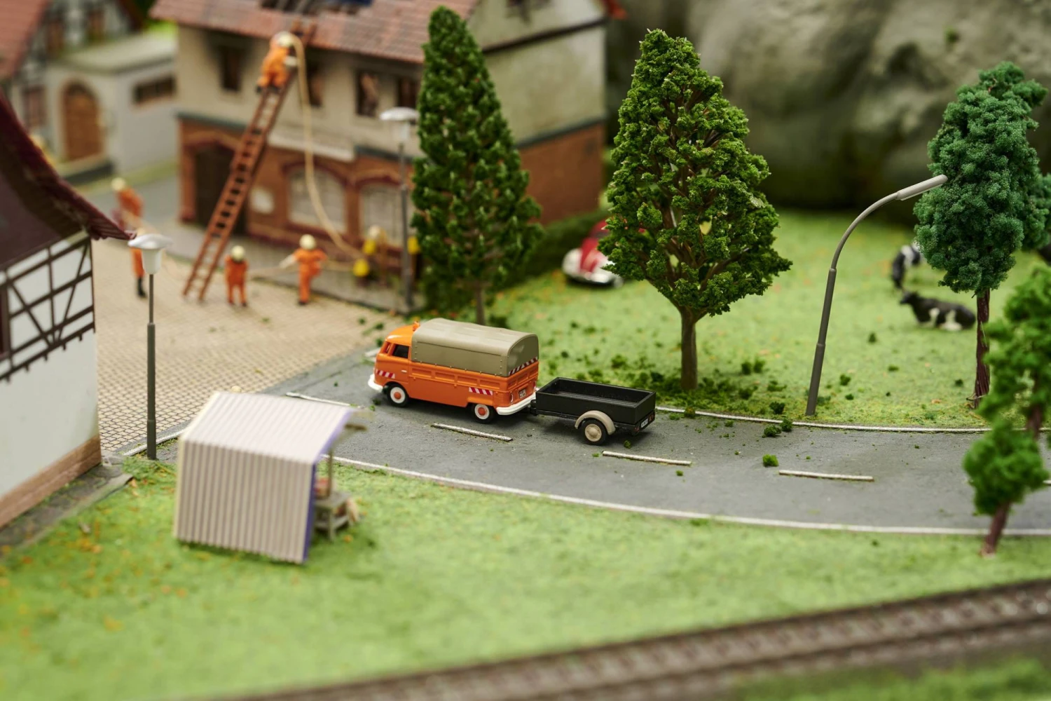 Carson RC Eisenbahn 1:87 Pritschenanhänger Mit Anhängerkupplung – Bild 3