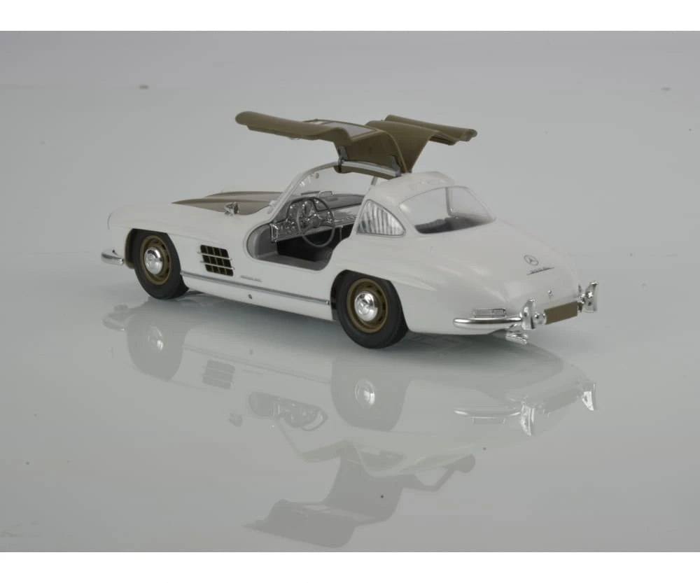 Tamiya Mercedes Benz 300SL Flügeltürer 1:24 Platik Modellbau Auto Bausatz – Bild 6